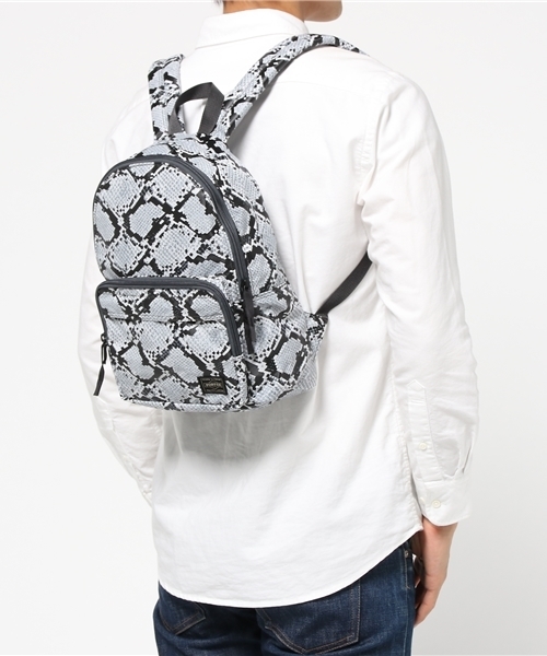 HEAD PORTER(ヘッドポーター)の「PYTHON/DAY PACK (S)(バックパック/リュック・メンズ・アニマル・ONE SIZE)」の1枚目の写真