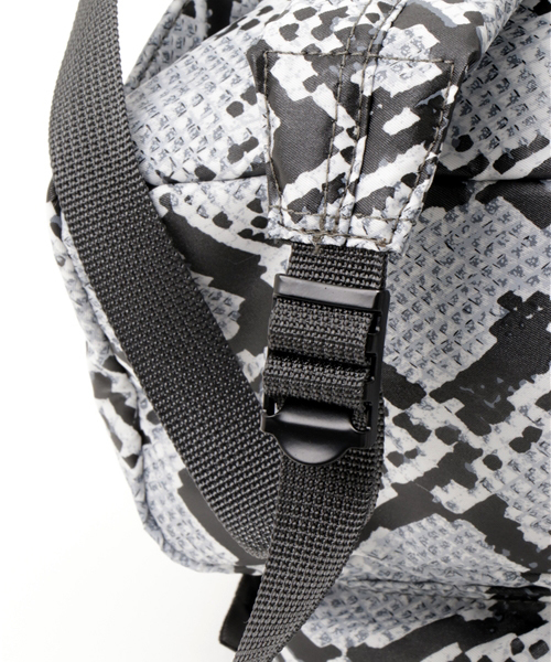 HEAD PORTER(ヘッドポーター)の「PYTHON/DAY PACK (S)(バックパック/リュック・メンズ・アニマル・ONE SIZE)」の4枚目の写真