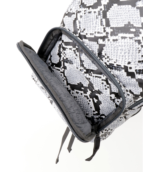 HEAD PORTER(ヘッドポーター)の「PYTHON/DAY PACK (S)(バックパック/リュック・メンズ・アニマル・ONE SIZE)」の5枚目の写真
