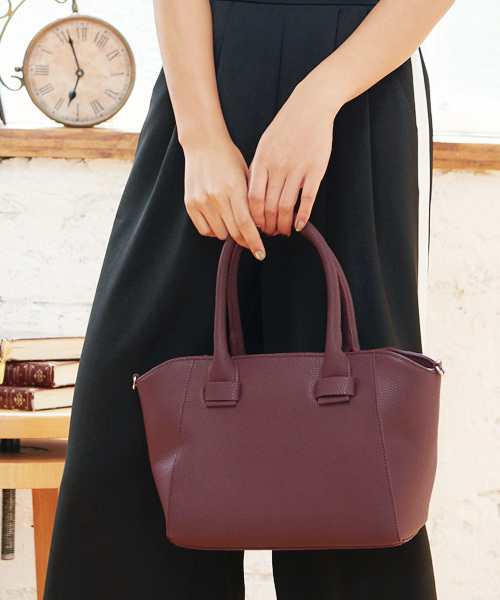 KOBE LETTUCE（コウベレタス）の「2wayシンプルフェイクレザートートバッグ（トートバッグ・レディース・コーラルピンク/オフホワイト/グレー/ネイビー/イエロー/ブラック/ピンクベージュ/キャメル/モスグリーン/ボルドー/ブラウン/ブルー系その他・ONE SIZE）」の12枚目の写真