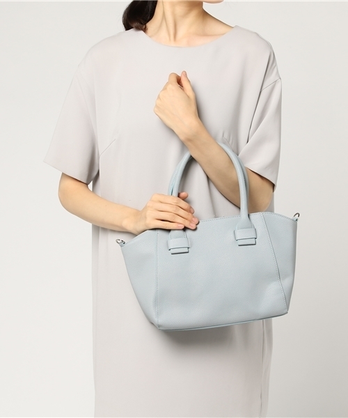 KOBE LETTUCE（コウベレタス）の「2wayシンプルフェイクレザートートバッグ（トートバッグ・レディース・コーラルピンク/オフホワイト/グレー/ネイビー/イエロー/ブラック/ピンクベージュ/キャメル/モスグリーン/ボルドー/ブラウン/ブルー系その他・ONE SIZE）」の19枚目の写真