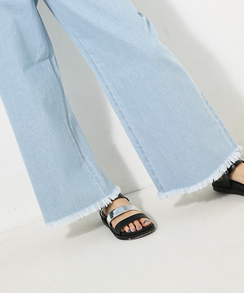 AZUL by moussy（アズールバイマウジー）の「ライトオンスワイドデニムパンツⅡ（デニムパンツ・レディース・ライトブルー・MEDIUM/SMALL/LARGE）」の3枚目の写真