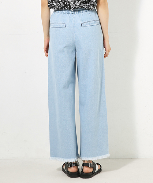 AZUL by moussy（アズールバイマウジー）の「ライトオンスワイドデニムパンツⅡ（デニムパンツ・レディース・ライトブルー・MEDIUM/SMALL/LARGE）」の13枚目の写真