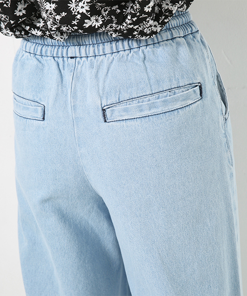 AZUL by moussy（アズールバイマウジー）の「ライトオンスワイドデニムパンツⅡ（デニムパンツ・レディース・ライトブルー・MEDIUM/SMALL/LARGE）」の15枚目の写真