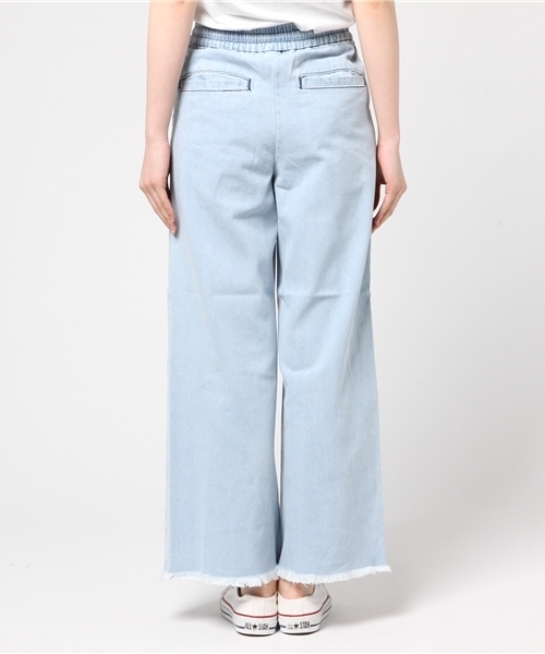 AZUL by moussy（アズールバイマウジー）の「ライトオンスワイドデニムパンツⅡ（デニムパンツ・レディース・ライトブルー・MEDIUM/SMALL/LARGE）」の18枚目の写真