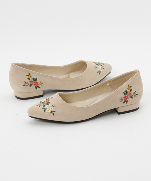 Green　Parks（グリーンパークス）の「maRe maRe DAILYMARKET ・花刺繍×フェイクスエードパンプス（パンプス・レディース・ボルドー/キャメル/ブラック/ベージュ・L/M）」の11枚目の写真