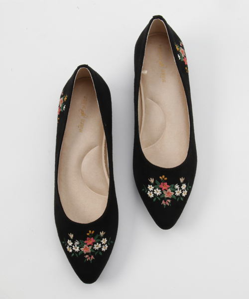 Green　Parks（グリーンパークス）の「maRe maRe DAILYMARKET ・花刺繍×フェイクスエードパンプス（パンプス・レディース・ボルドー/キャメル/ブラック/ベージュ・L/M）」の6枚目の写真