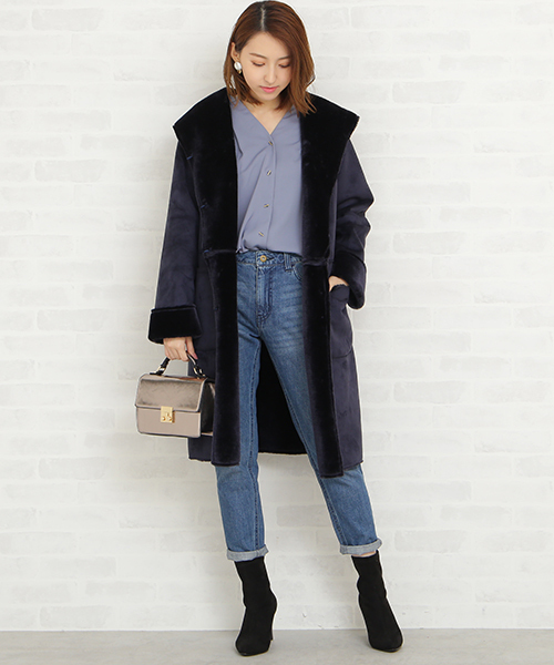 N.（N. Natural Beauty Basic）（エヌエヌナチュラルビューティーベーシック）の「フェイクムートンコート（ブルゾン・レディース・ベージュ/ネイビー・MEDIUM）」の4枚目の写真