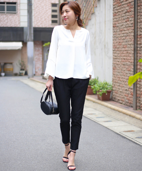 Bou Jeloud(ブージュルード)の「◇ハイテンション美脚ストレッチタックパンツ(その他パンツ・レディース・ブルー/ホワイト/ブラック/サンドベージュ/カーキ/キャメル/オリーブ/ボルドー/ベージュ/パープル・36/38/40/34)」の11枚目の写真