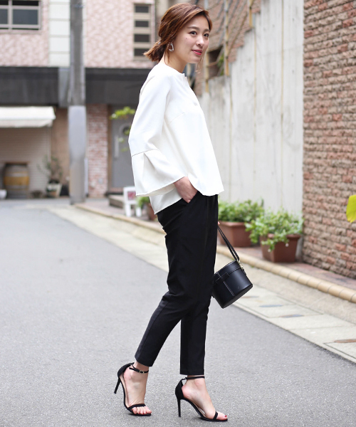 Bou Jeloud(ブージュルード)の「◇ハイテンション美脚ストレッチタックパンツ(その他パンツ・レディース・ブルー/ホワイト/ブラック/サンドベージュ/カーキ/キャメル/オリーブ/ボルドー/ベージュ/パープル・36/38/40/34)」の12枚目の写真