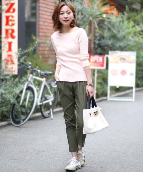 Bou Jeloud(ブージュルード)の「◇ハイテンション美脚ストレッチタックパンツ(その他パンツ・レディース・ブルー/ホワイト/ブラック/サンドベージュ/カーキ/キャメル/オリーブ/ボルドー/ベージュ/パープル・36/38/40/34)」の21枚目の写真