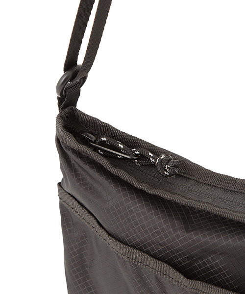 Gramicci（グラミチ）の「【GRAMICCI】別注サコッシュ（ボディバッグ/ウエストポーチ・メンズ・ブラック/パープル/ブルー・FREE）」の15枚目の写真