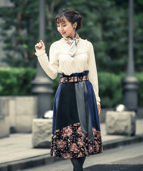 グッチ F/W 1999年　ベロア スカート ボトムス ベルト付き 42 ADAM ET ROPÉ FEMME(アダム エ ロペ ファム) / 【洗える】エンボス