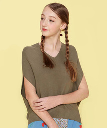 後ろボリュームのVネックニットトップス