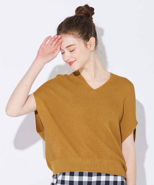 シロップ．（シロップ．）の「後ろボリュームのＶネックニットトップス（ニット/セーター・レディース・マスタード/カーキ・SMALL/LARGE/MEDIUM/XX-LARGE/X-LARGE）」の2枚目の写真