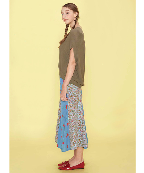 シロップ．（シロップ．）の「後ろボリュームのＶネックニットトップス（ニット/セーター・レディース・マスタード/カーキ・SMALL/LARGE/MEDIUM/XX-LARGE/X-LARGE）」の4枚目の写真