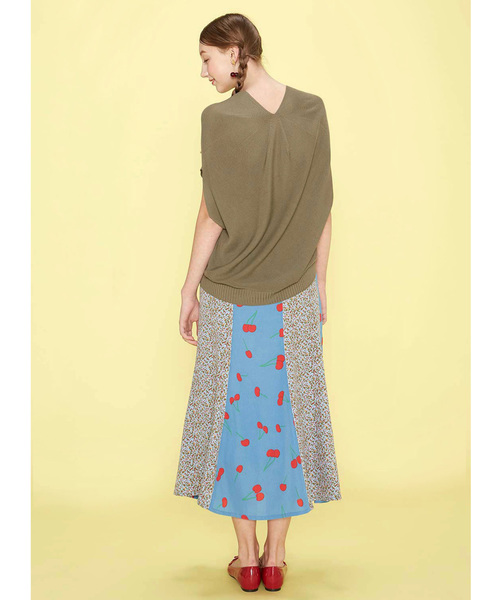 シロップ．（シロップ．）の「後ろボリュームのＶネックニットトップス（ニット/セーター・レディース・マスタード/カーキ・SMALL/LARGE/MEDIUM/XX-LARGE/X-LARGE）」の5枚目の写真