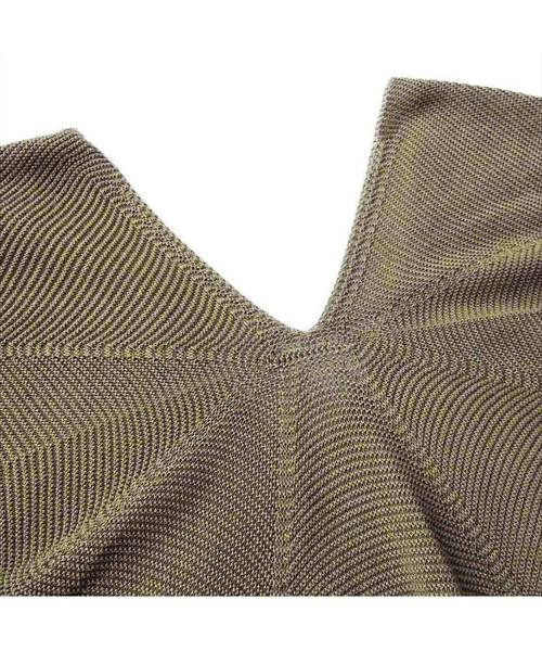 シロップ．（シロップ．）の「後ろボリュームのＶネックニットトップス（ニット/セーター・レディース・マスタード/カーキ・SMALL/LARGE/MEDIUM/XX-LARGE/X-LARGE）」の17枚目の写真
