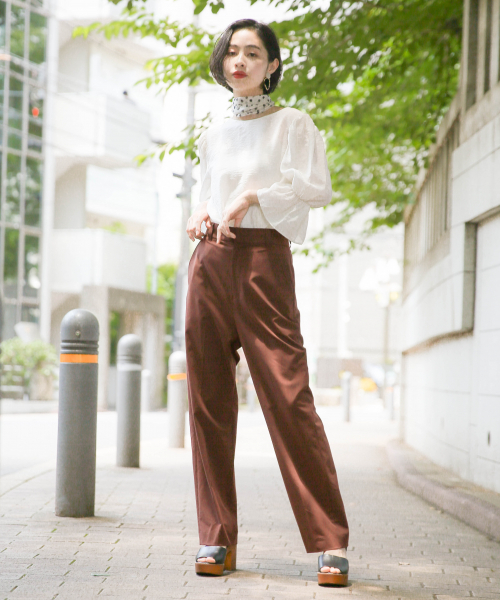 LOWRYS FARM（ローリーズファーム）の「【前後着用可能】ソデボリュームブラウス 843855（シャツ/ブラウス・レディース・アイボリー/イエロー/ブラック・FREE）」の15枚目の写真