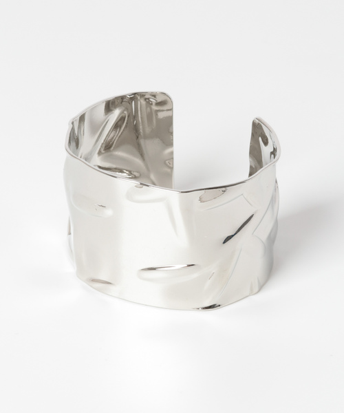 SMELLY（スメリー）の「シワカコウワイドバングル（バングル/リストバンド・レディース・シルバー・-）」の3枚目の写真