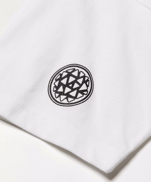 MR.OLIVE（ミスターオリーブ）の「MR.OLIVE×鶴仙園 コラボレーション / SABO-1 プリント フォト グラフィック アートTシャツ（Tシャツ/カットソー・メンズ・ブラック/オフホワイト・X-LARGE/LARGE/MEDIUM）」の3枚目の写真