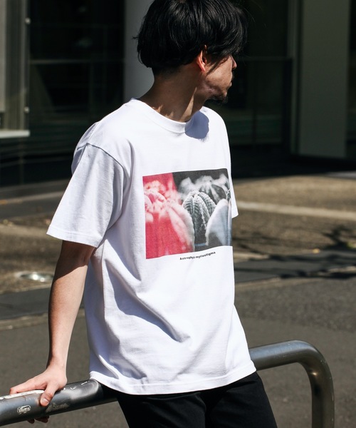 MR.OLIVE（ミスターオリーブ）の「MR.OLIVE×鶴仙園 コラボレーション / SABO-1 プリント フォト グラフィック アートTシャツ（Tシャツ/カットソー・メンズ・ブラック/オフホワイト・X-LARGE/LARGE/MEDIUM）」の5枚目の写真
