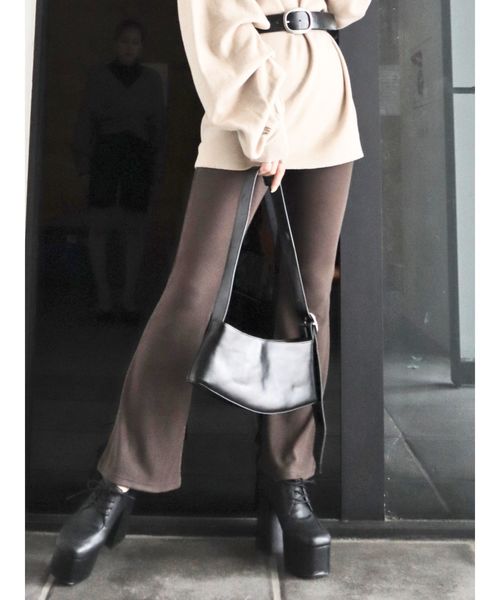 EMODA（エモダ）の「フィットフレアパンツ（その他パンツ・レディース・ブラック/パープル/ブラウン・SMALL/MEDIUM/FREE）」の2枚目の写真