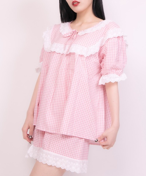 WC（ダブル シー）の「WC/ギンガムフリルルームウェア（ルームウェア/パジャマ・レディース・サックスブルー/ライトピンク・FREE）」の2枚目の写真