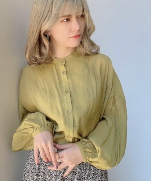 VANNIE U（ヴァニーユー）の「ヨーク切り替えバンドカラーシアーシャツ（シャツ/ブラウス・レディース・ベージュ/ブラウン/グリーン・FREE）」の3枚目の写真