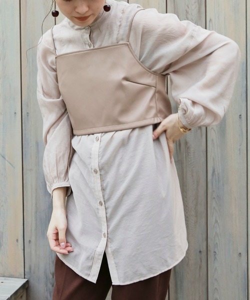 VANNIE U（ヴァニーユー）の「ヨーク切り替えバンドカラーシアーシャツ（シャツ/ブラウス・レディース・ベージュ/ブラウン/グリーン・FREE）」の19枚目の写真