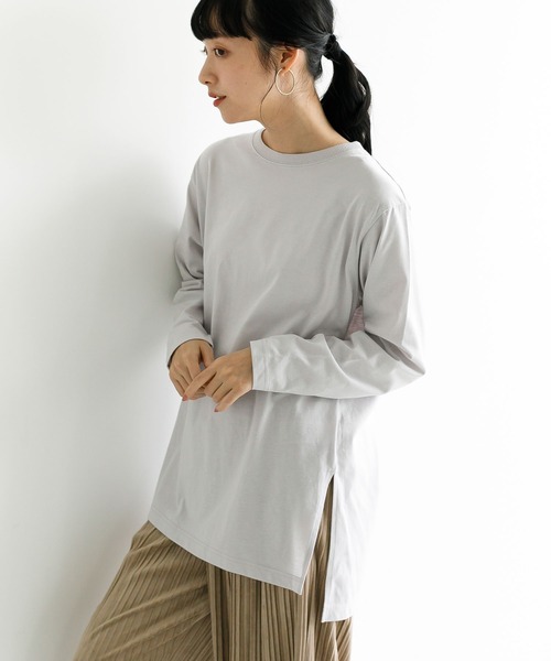 earth music&ecology（アースミュージックアンドエコロジー）の「サイドスリットロンT　＊（Tシャツ/カットソー・レディース・アイボリー/ライトベージュ/ライトグレー・FREE）」の2枚目の写真