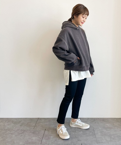 earth music&ecology（アースミュージックアンドエコロジー）の「サイドスリットロンT　＊（Tシャツ/カットソー・レディース・アイボリー/ライトベージュ/ライトグレー・FREE）」の6枚目の写真