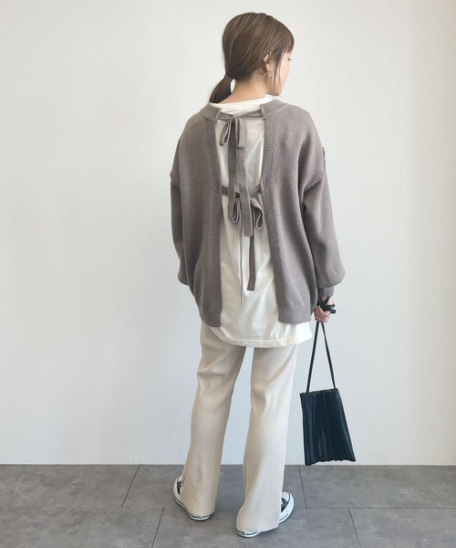 earth music&ecology（アースミュージックアンドエコロジー）の「サイドスリットロンT　＊（Tシャツ/カットソー・レディース・アイボリー/ライトベージュ/ライトグレー・FREE）」の7枚目の写真