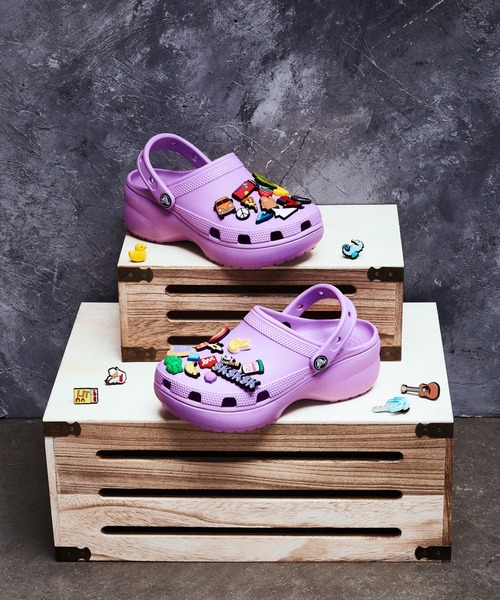 crocs(クロックス)の「クロックス クラシック プラットフォーム クロッグ ウィメン サンダル / 厚底 サンダル / crocs Classic Platform Clog Women(サンダル・レディース・ホワイト/ブラック/パープル系その他/グリーン系その他/ベージュ/オレンジ系その他3/ブルー/ライトブルー/ピンク/ラベンダー・23cm/26cm/24cm/25cm/21cm/22cm/27cm)」の8枚目の写真