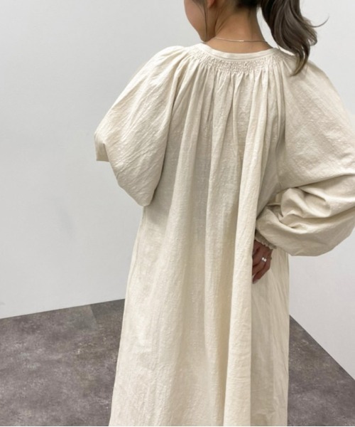 apres jour mignon(アプレジュールミニョン)の「シャーリングワンピース【ZOZOTOWN限定アイテム】(ワンピース・レディース・ブラウン系その他/アイボリー/ミント・X-LARGE/フリー)」の7枚目の写真