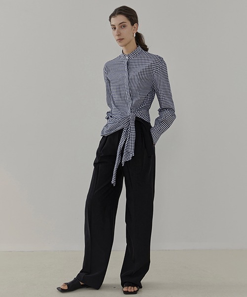 UNSPOKEN（アンスポクン）の「【UNSPOKEN】Center crease tuck slacks UC21K005（スラックス・レディース・ブラック/ライトグリーン・S/L/M）」の3枚目の写真