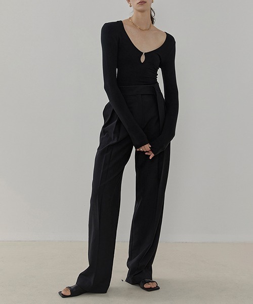 UNSPOKEN（アンスポクン）の「【UNSPOKEN】Center crease tuck slacks UC21K005（スラックス・レディース・ブラック/ライトグリーン・S/L/M）」の5枚目の写真