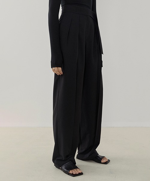 UNSPOKEN（アンスポクン）の「【UNSPOKEN】Center crease tuck slacks UC21K005（スラックス・レディース・ブラック/ライトグリーン・S/L/M）」の6枚目の写真