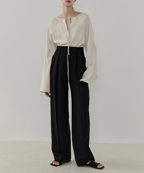 UNSPOKEN（アンスポクン）の「【UNSPOKEN】Center crease tuck slacks UC21K005（スラックス・レディース・ブラック/ライトグリーン・S/L/M）」の10枚目の写真