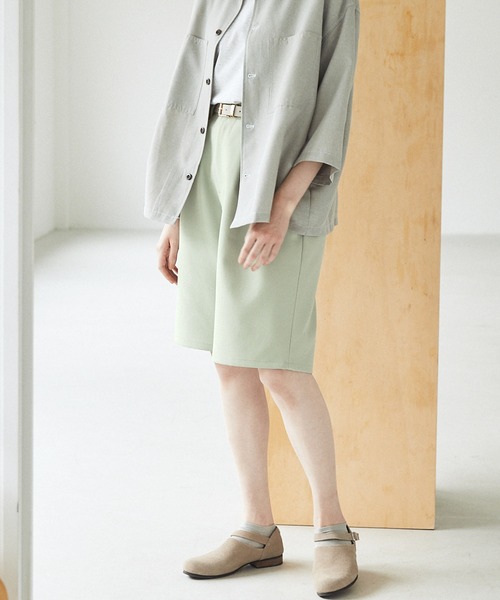 EMMA CLOTHES（エマクローズ）の「ルーズシルエットイージーワイドショーツ EMMA CLOTHES（その他パンツ・メンズ・ブルー/グリーン系その他/グレイッシュベージュ・M/L）」の2枚目の写真