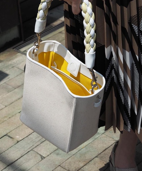 Epoi(エポイ)の「'02 canvas ゼロニ キャンバス キューブ2WAYショルダーバッグ(ショルダーバッグ・レディース・ホワイト/ブラック・FREE)」の17枚目の写真