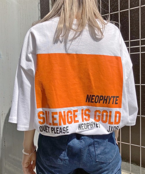 Figments(フィグメンツ)の「NEOPHYTEロゴTシャツ(Tシャツ/カットソー・レディース・ホワイト/ブラック/スミクロ・FREE)」の2枚目の写真