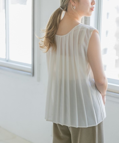 ITEMS URBANRESEARCH（アイテムズ アーバンリサーチ）の「プリーツシアーブラウス（シャツ/ブラウス・レディース・オフホワイト/ブルー系その他/ブルー・FREE）」の2枚目の写真