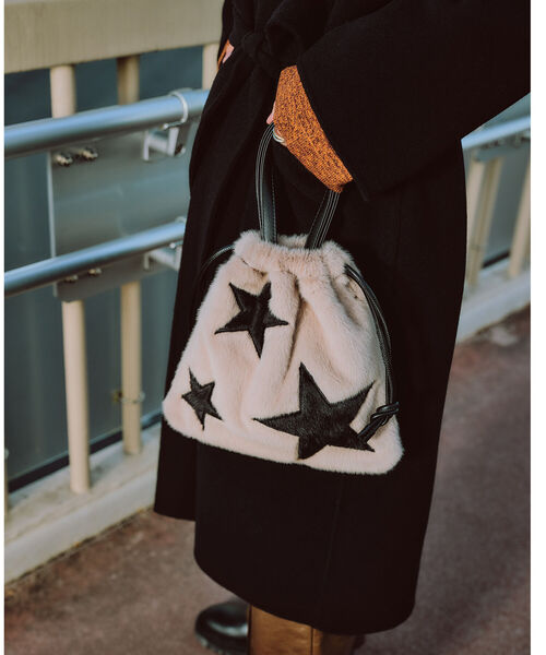 Ray BEAMS（レイビームス）の「CONTROL FREAK / スター フェイクファー 巾着 バッグ（トートバッグ・レディース・ブラック/ブラウン系その他2・ONE SIZE）」の2枚目の写真