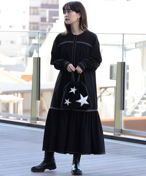 Ray BEAMS（レイビームス）の「CONTROL FREAK / スター フェイクファー 巾着 バッグ（トートバッグ・レディース・ブラック/ブラウン系その他2・ONE SIZE）」の5枚目の写真