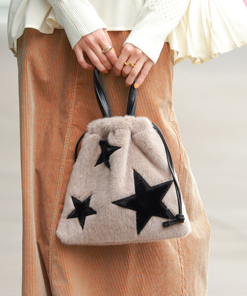 Ray BEAMS（レイビームス）の「CONTROL FREAK / スター フェイクファー 巾着 バッグ（トートバッグ・レディース・ブラック/ブラウン系その他2・ONE SIZE）」の7枚目の写真