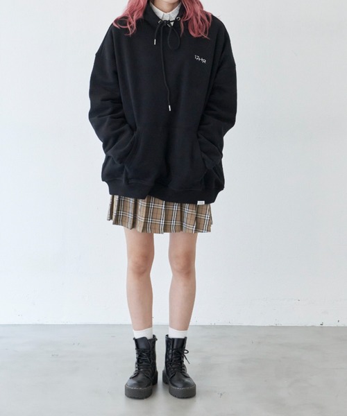 17HR（セブンティーンアワーズ）の「バックロゴパーカー【ユニセックス