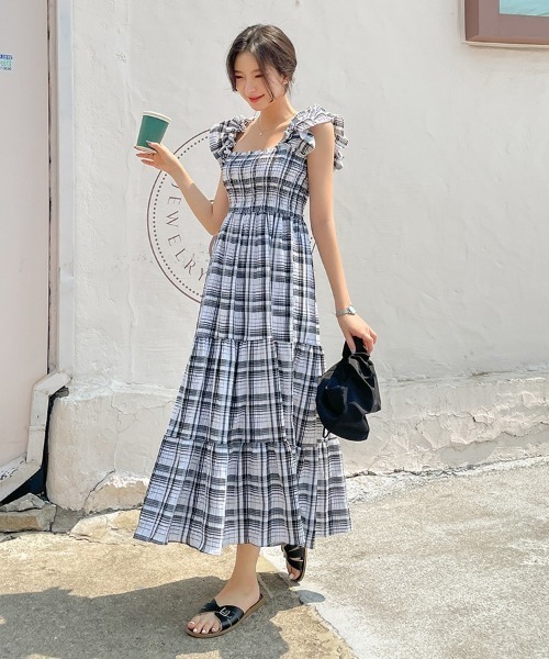 chuu（チュー）の「CHUU チェックシャーリングワンピース（ワンピース・レディース・ブラック・FREE）」の2枚目の写真