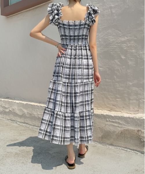 chuu（チュー）の「CHUU チェックシャーリングワンピース（ワンピース・レディース・ブラック・FREE）」の8枚目の写真