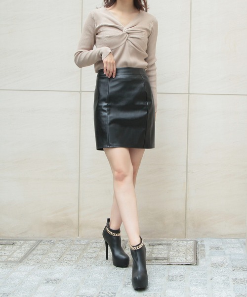 Julia Boutique(ジュリアブティック)の「ショート丈レザータイトスカート/21518(スカート・レディース・アイボリー/グリーン系/ブラック・SHORT)」の6枚目の写真